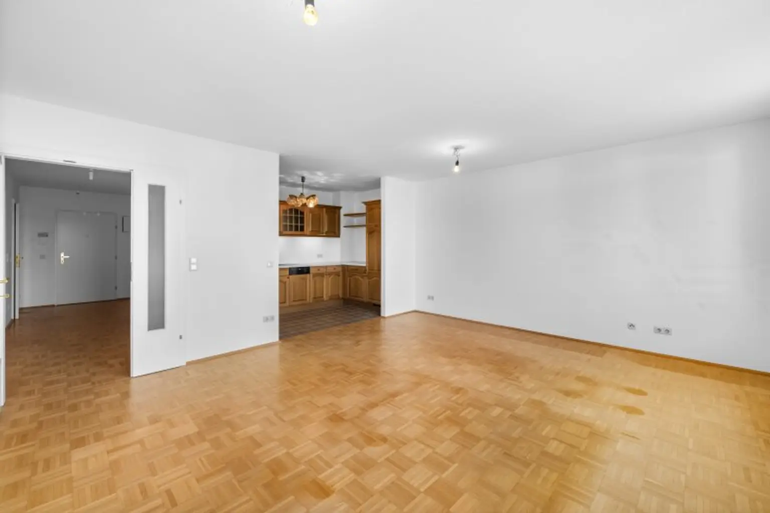 Wohntraum am Schafberg – Lichtdurchflutete Wohnung mit Loggia