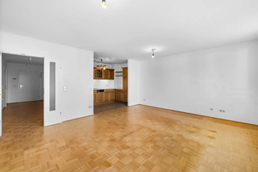 Wohntraum am Schafberg – Lichtdurchflutete Wohnung mit Loggia