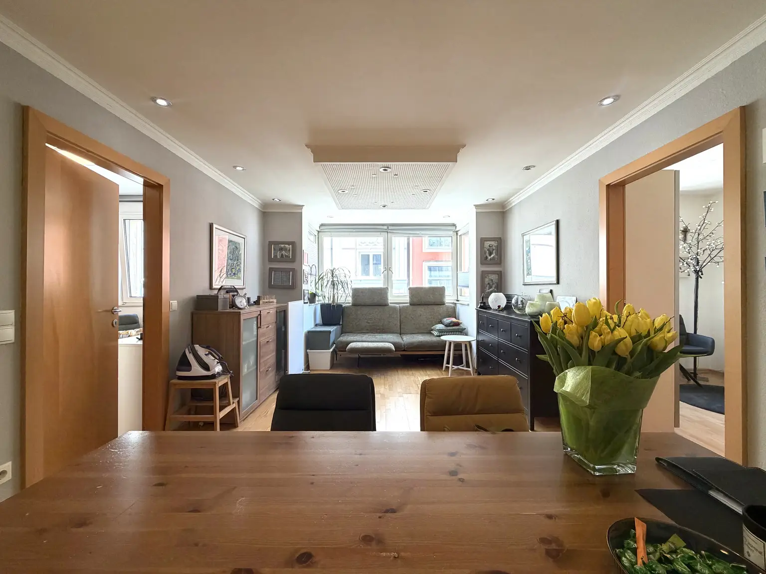 Bild Wohnbereich in Richtung Erker.jpg