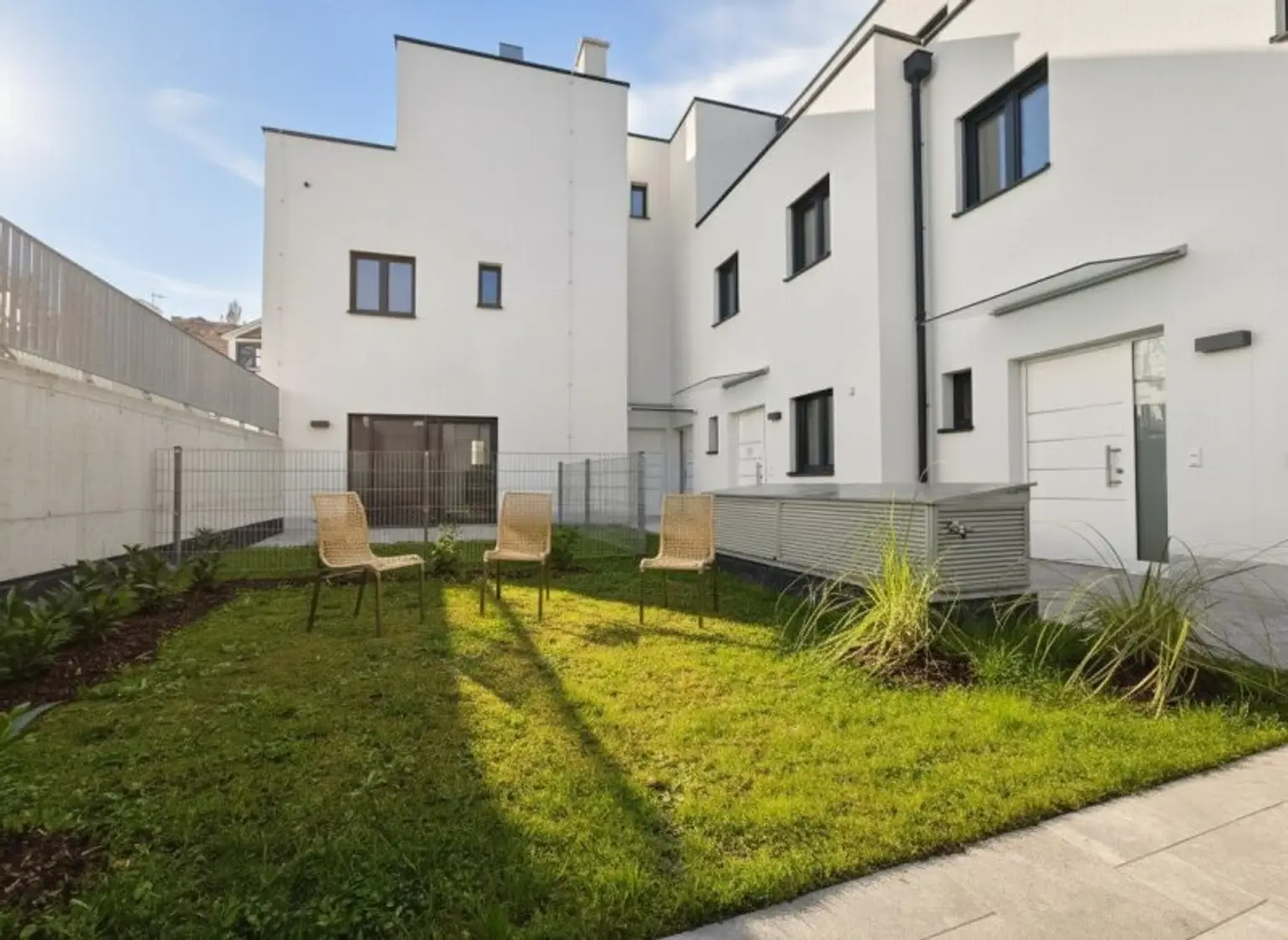 ! FRÜHJAHRSAKTION ! - WOHNEN AM TOR ZUR NATUR – UND DOCH GANZ NAH AN WIEN - EXKLUSIVES TOWNHAUS AUF EIGENGRUND IN WEIDLING