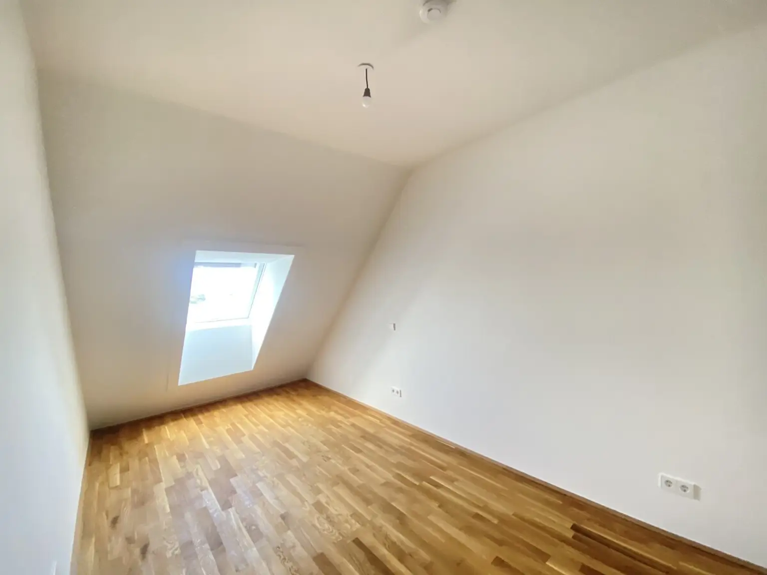2 Zimmer + Balkon - 1 bedroom apartment + balcony  ERSTBEZUG =Das Laurenz= Top Weitblick Wohnung U3