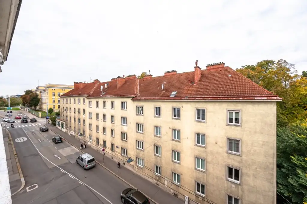 ++RG71++ Altbaujuwel zum Sanieren – 2,5-Zimmer Wohnung mit guter Raumaufteilung