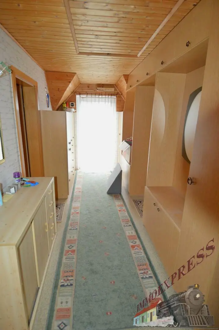 Ein-/ Zweifamilienhaus auf 1.490 m² mit Einliegerwohnung und Garage - Sackgasse