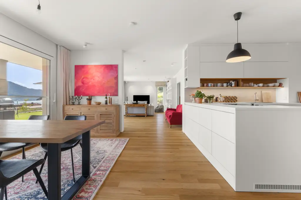 Neuwertige Gartenwohnung mit faszinierendem Seeblick