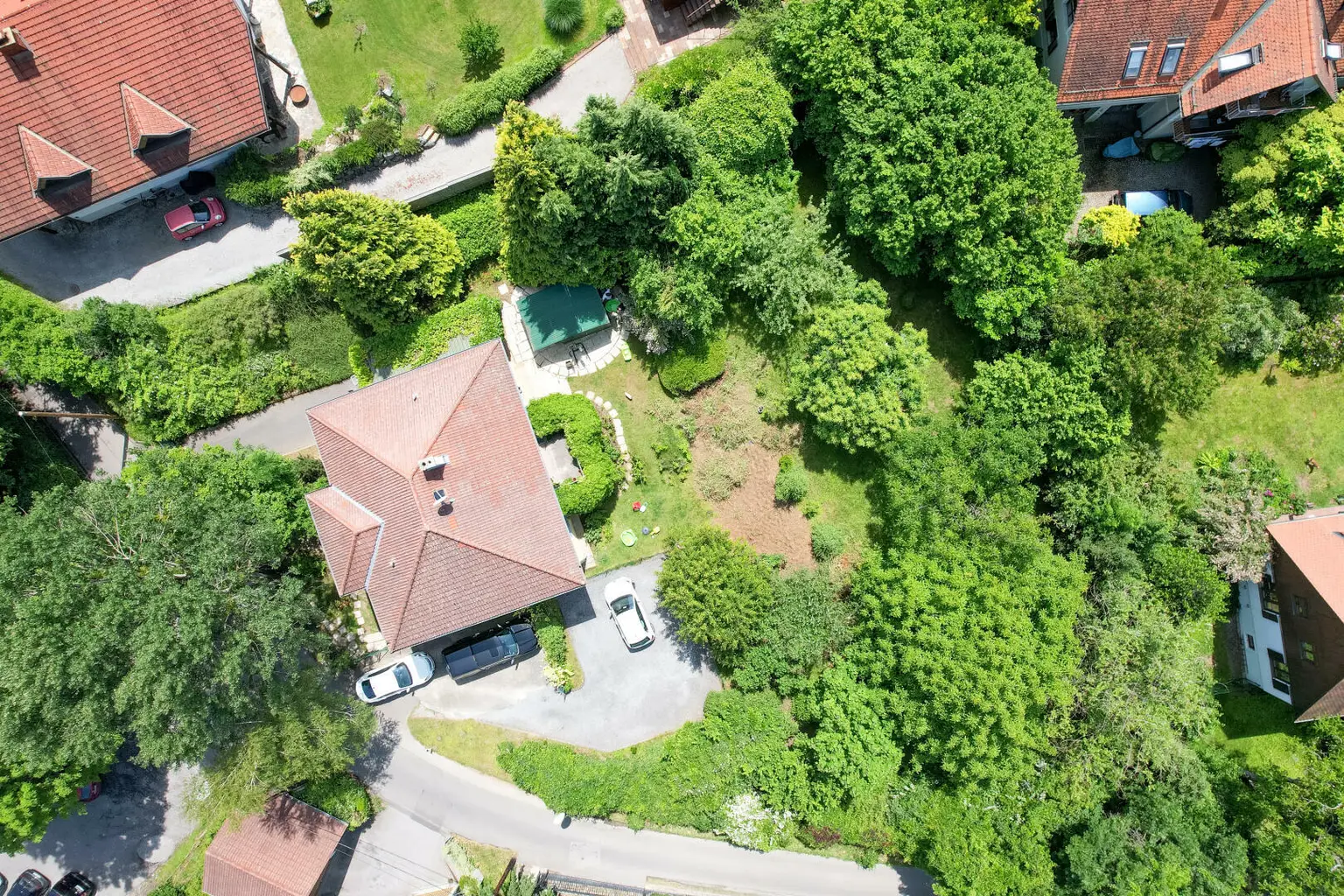 Exklusive Villa in bester Lage von Graz - privat, naturnah, perfekte Balance aus Komfort und Lebensqualität.