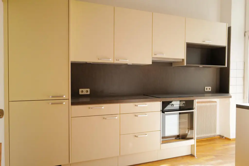 Altbauwohnung mit Innenhof-Balkon - U3 Nähe
