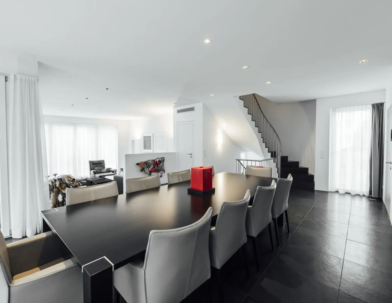 Stilvolles Wohnen in Toplage am Bodensee - Elegante Villa mit beeindruckender Architektur