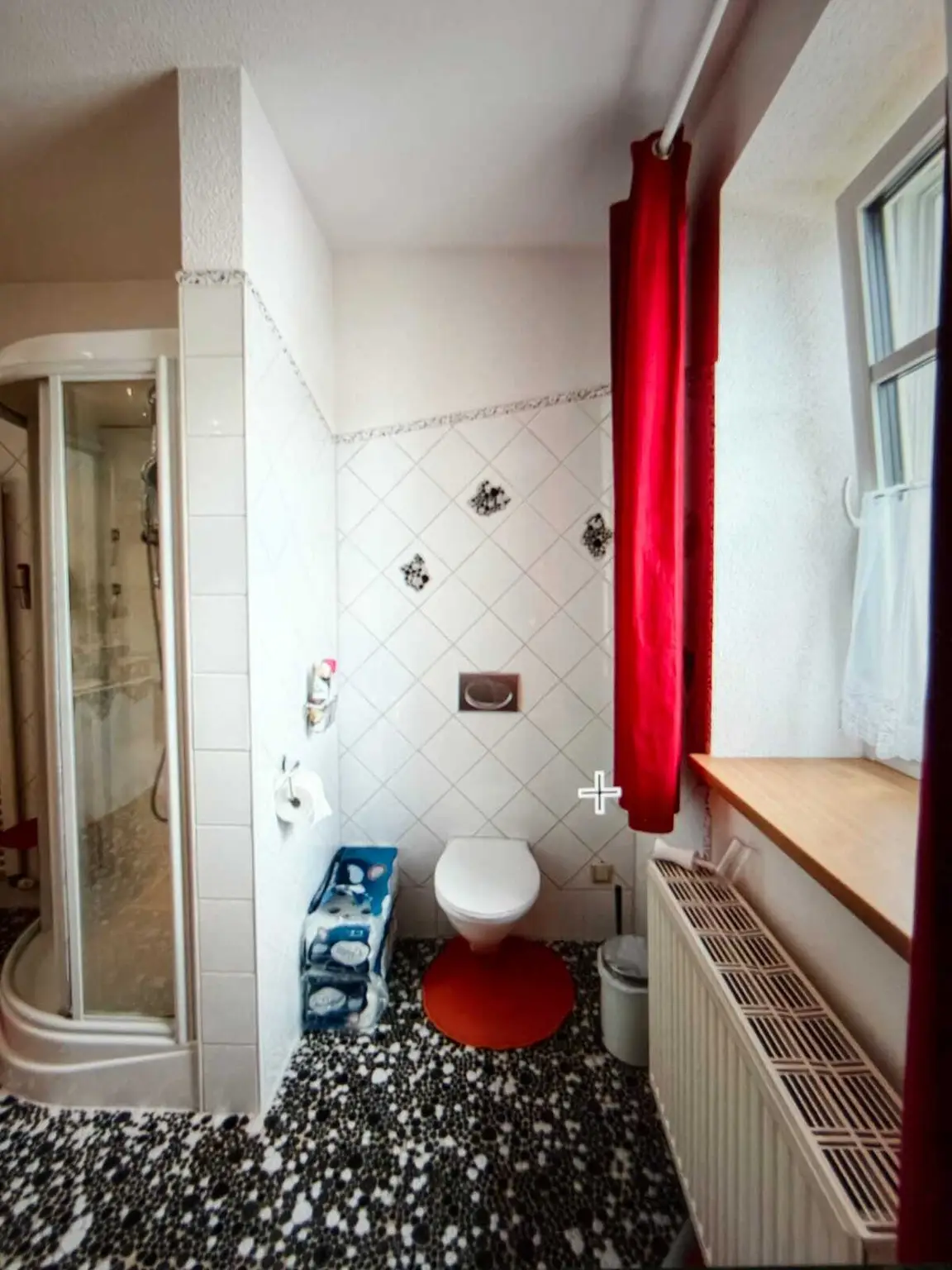 Anlegerwohnung: Drei Zimmerwohnung mit Balkon und Wintergarten!