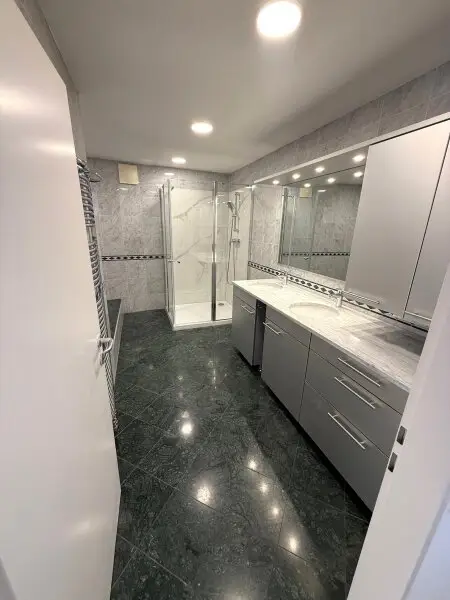 Erfüllen Sie sich ihren DG-Traum - 1 Gartenterrasse mit ca. 100 m² + 5 zusätzliche Terrassen mit gesamt ca. 50 m² + 1 Garagenplatz im Eigentum