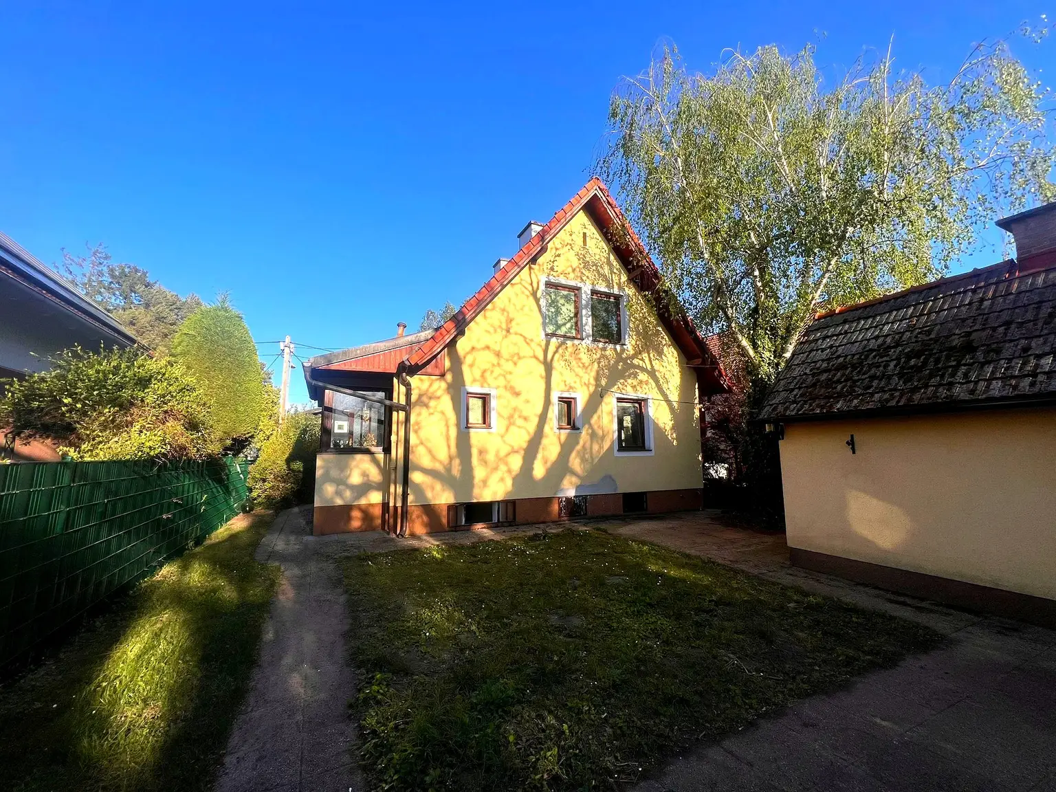 Familienhit mit Potential: Haus inkl. Keller, großer Garten u. Top-Anbindung