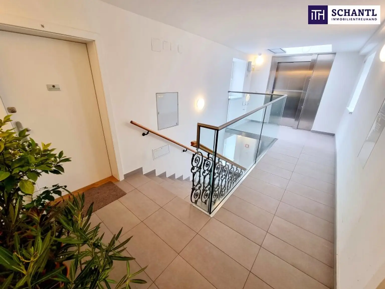 WOW! Lichtdurchflutete Traumwohnung mit hofseitiger Terrasse! Neues Lebensgefühl im Dachgeschoss mit perfekter Raumaufteilung + Kamin + Ideale öffentliche Anbindung! Jetzt zugreifen!