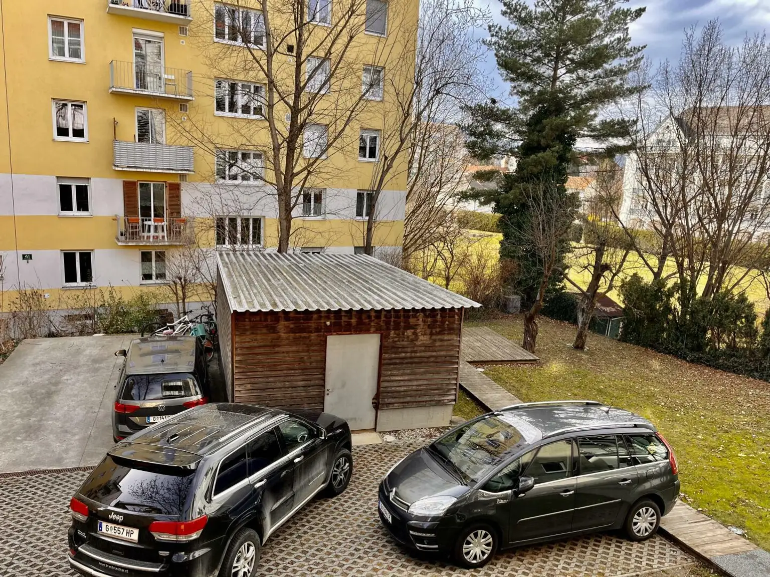 Kellerersatzraum, Innenhof , 2 Parkplätze