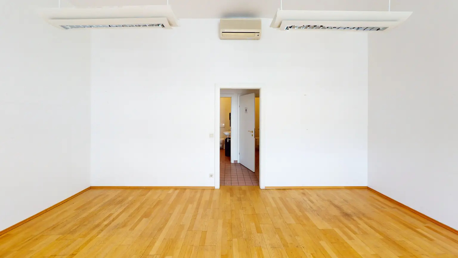 Helle Bürofläche | 5 Zimmer | Klimaanlage | 1. Liftstock | Mariahilf – Erweiterungsmöglichkeit bis ca. 1100 m²