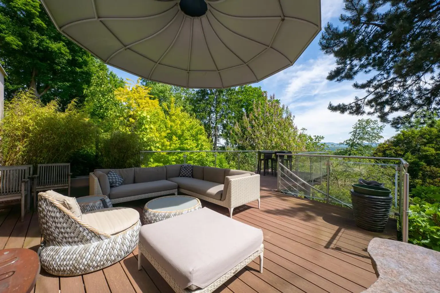 Uneinsehbares Wohnjuwel mit 7.984 m² Grundstück – einzigartiges Naturparadies mit herrlichem Panoramablick am Heuberg in Dietach!