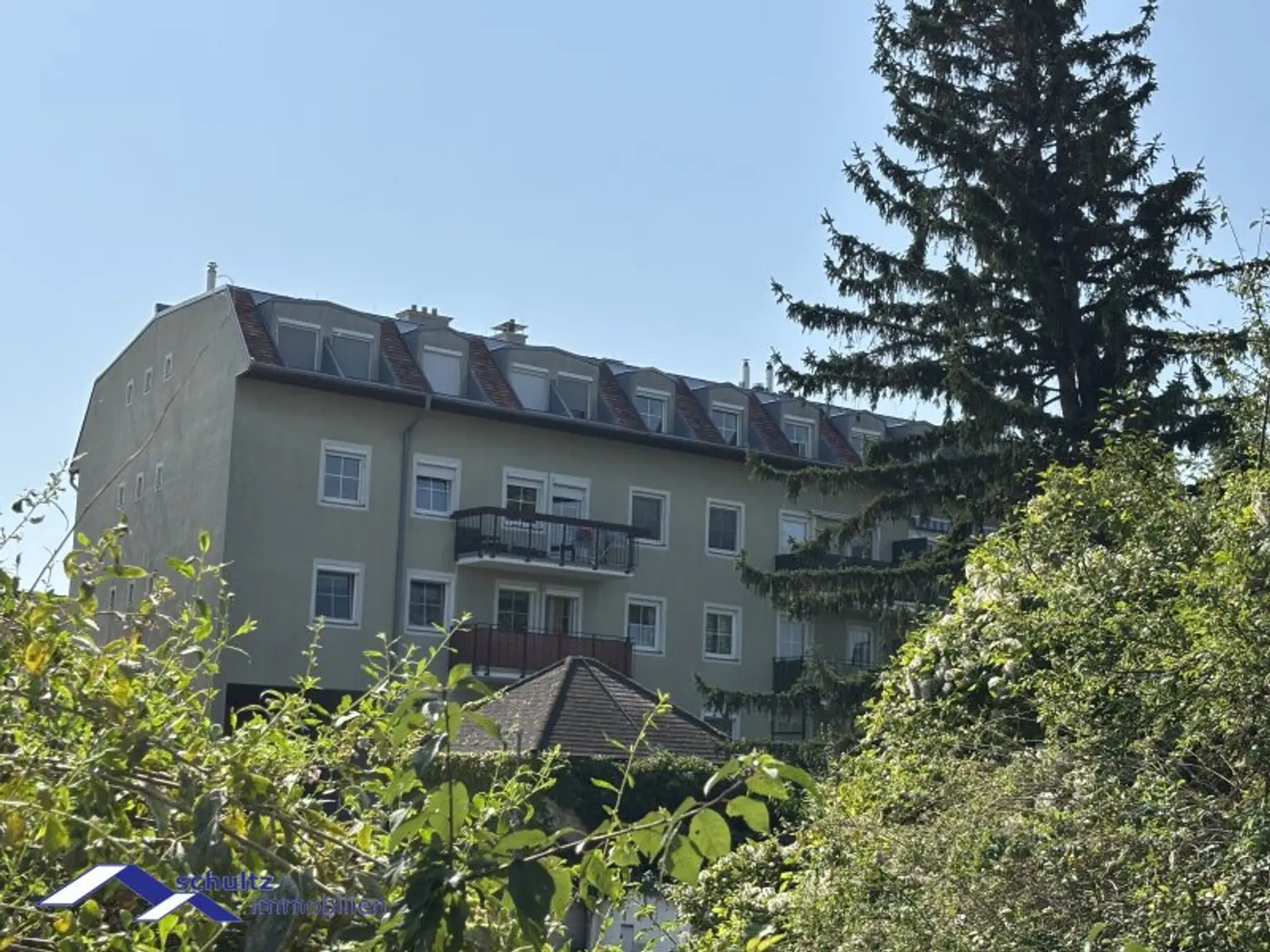 Super 3-Zimmer-Dachgeschosswohnung im Zentrum von Guntramsdorf zu mieten! Überdachter Parkplatz inklusive!