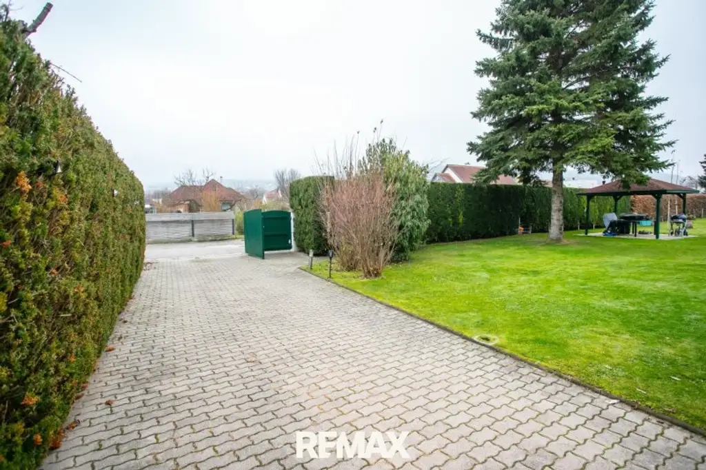 Top Gepflegte Liegenschaft mit Pool und Garten