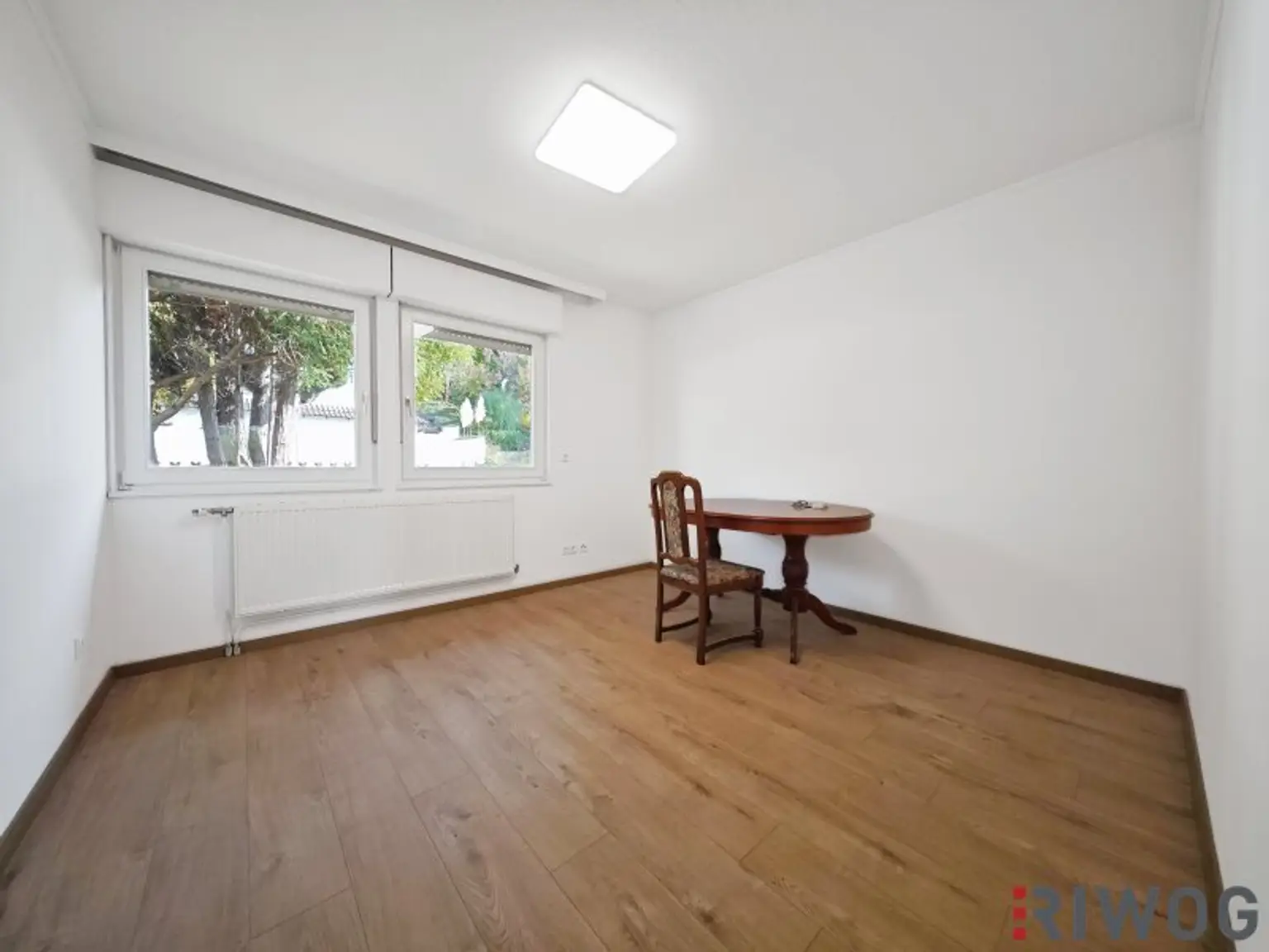 Sonniger Bungalow mit südseitigem Garten inkl. Fernsicht & Pool | neue Einbauküche | Klima | voll unterkellert