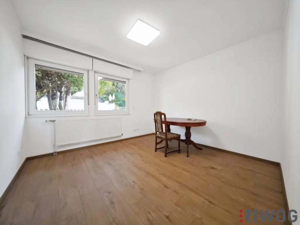 Sonniger Bungalow mit südseitigem Garten inkl. Fernsicht & Pool | neue Einbauküche | Klima | voll unterkellert