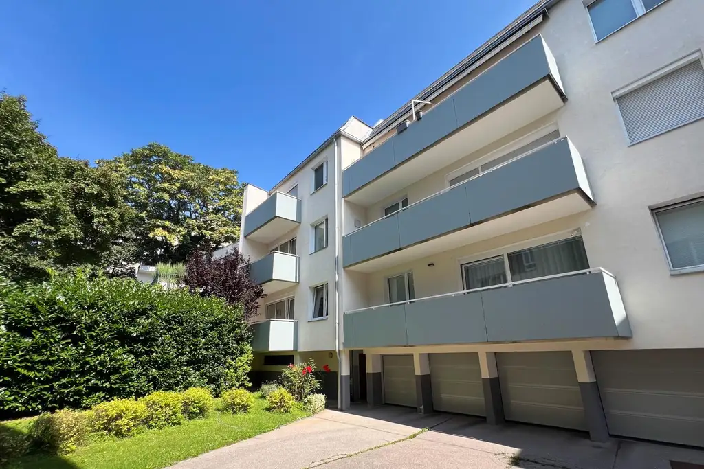 “Rare Parkside Living! Beside Vienna’s Romantic English Garden!“