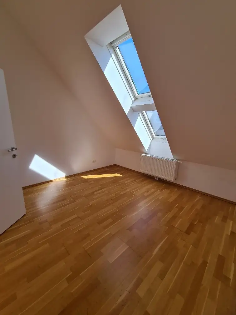 Perfekt aufgeteilte 3-Zimmer-Dachgeschosswohnung in
unmittelbarer Nähe zur Herz-Passage!