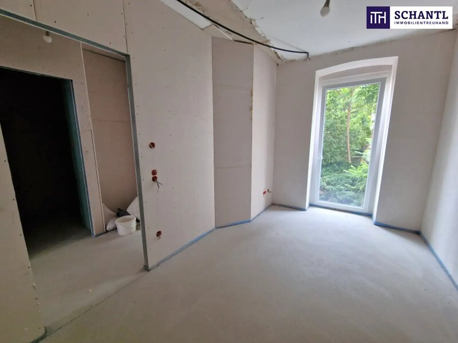VERKAUFSSTART! Altbau-Charme trifft nachhaltigen Wohnkomfort: 3-Zimmer-Wohnung mit hochwertiger Ausstattung, Innenhofbalkon & Luftwärmepumpe– in einem generalsanierten Altbauhaus