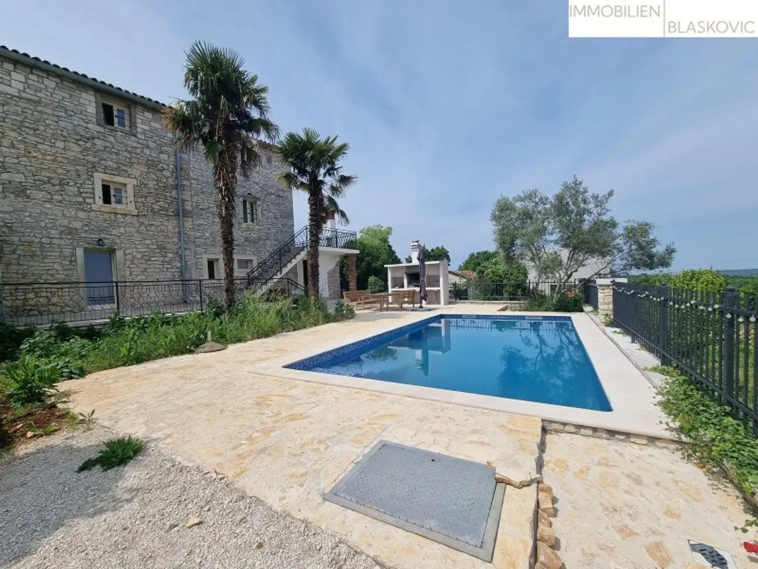 Juwel - Restauriertes Steinhaus mit Pool und Meerblick