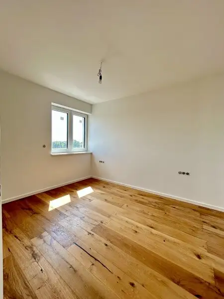 Moderne Traumwohnung mit Balkon in Mannswörth - Erstbezug, top Ausstattung