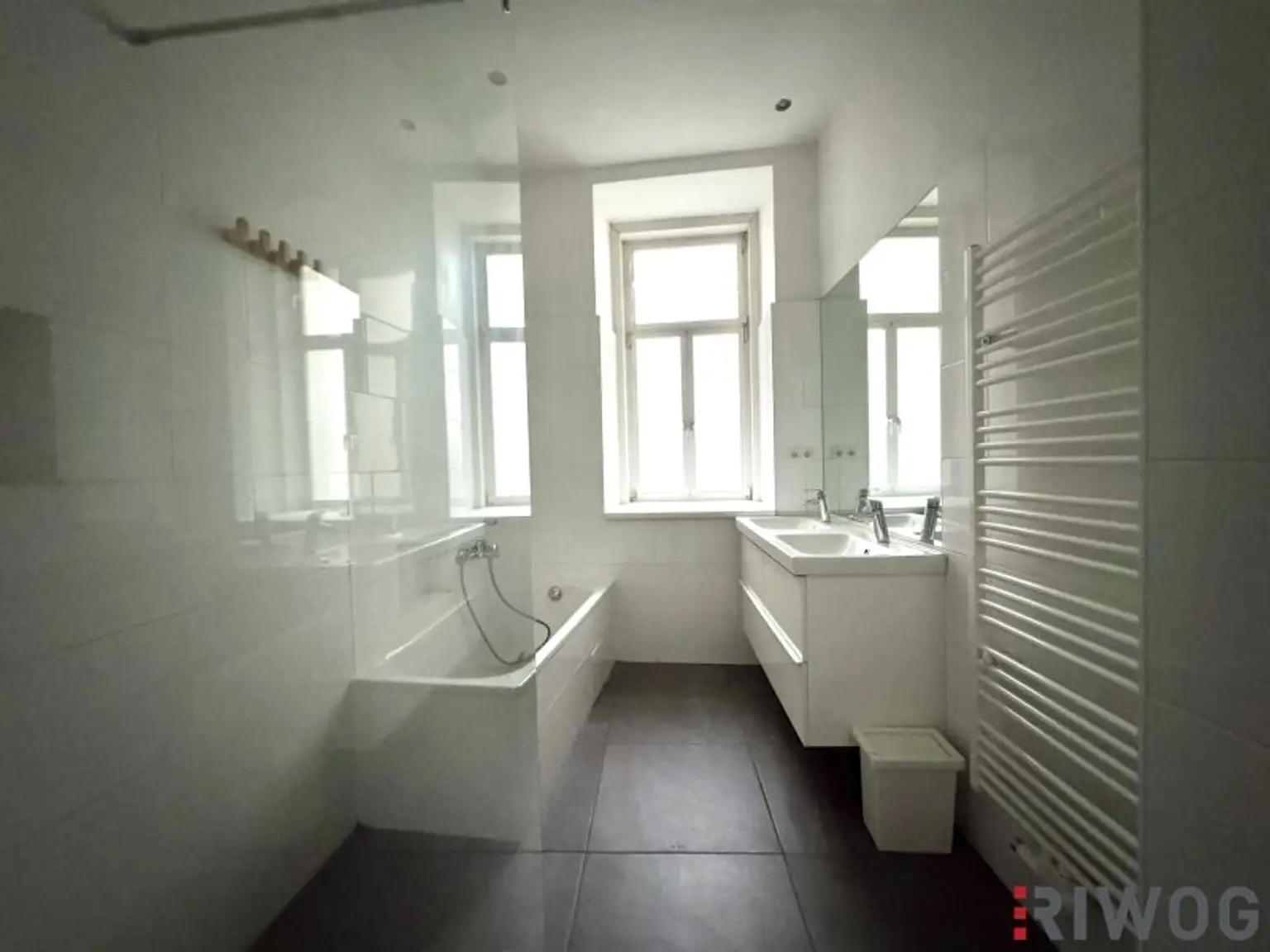 Sanierter Stilaltbau mit Erker | In 3 Min. zu Schönbrunn (Tirolerhof) & Küniglberg | Küche inkl. | Möglichkeit auf Balkon