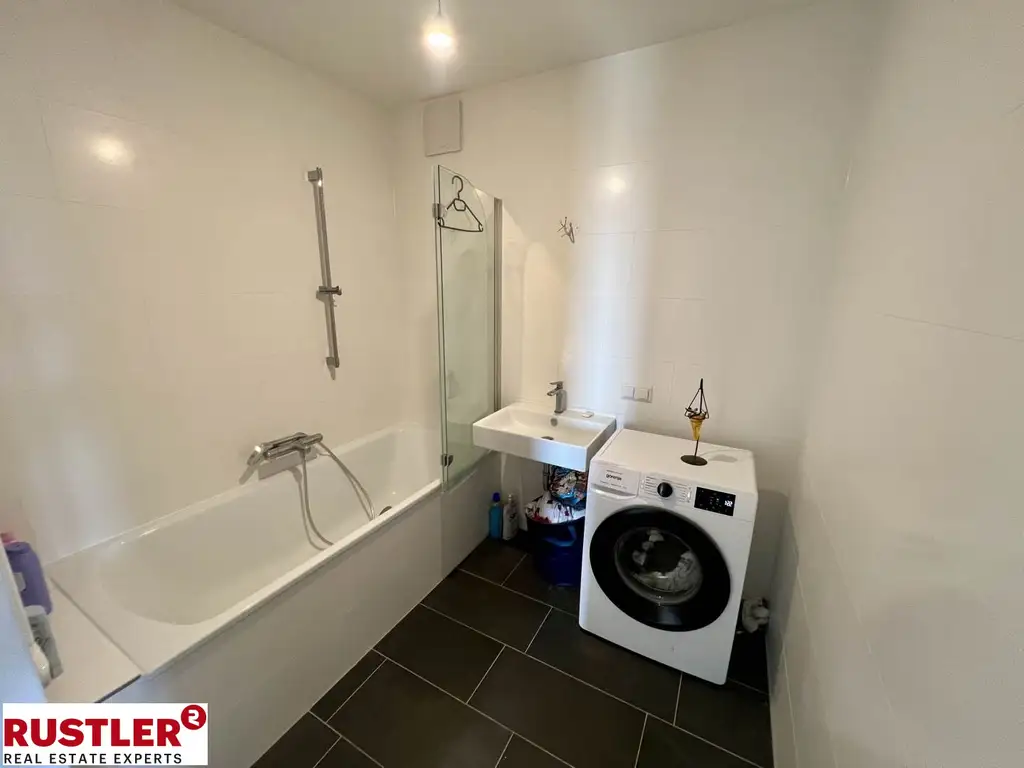 **ATTEMSGARTEN - HOCHWERTIGE 4 Zi WOHNUNG INKL. KÜCHE - 2 TERRASSEN - 2 BÄDER UND FITNESS**