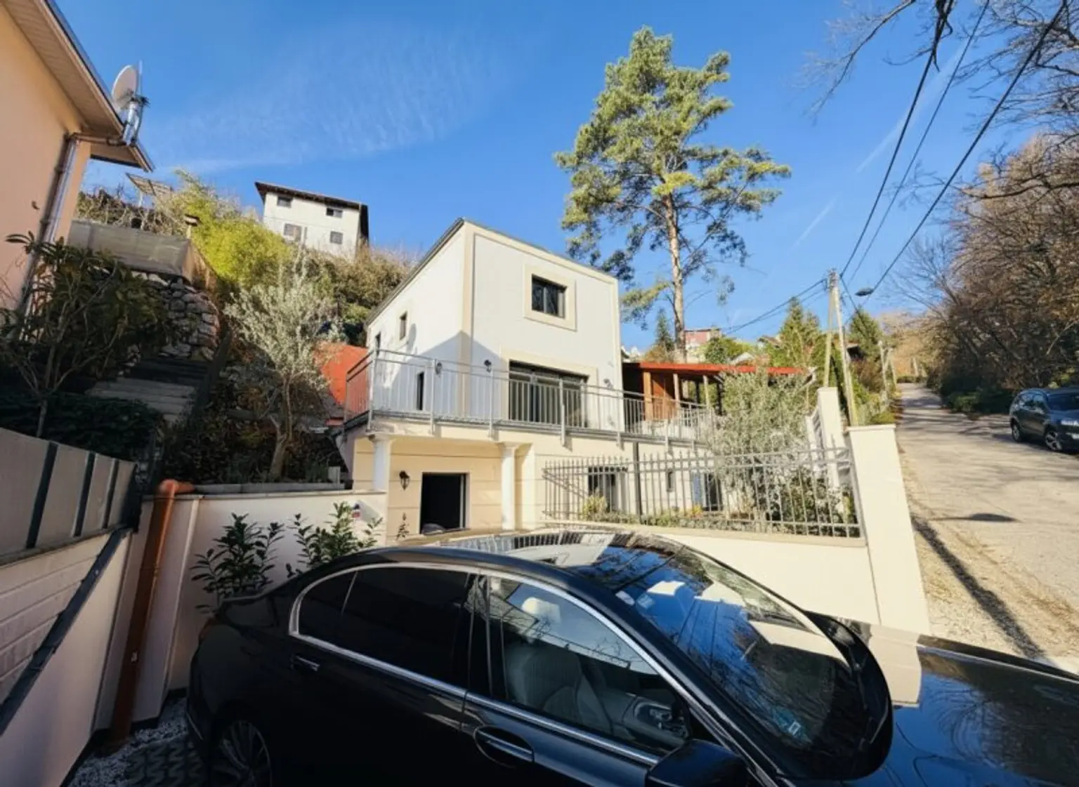 3 Wohnebenen - Kleingartenhaus mit Terrasse und Pool