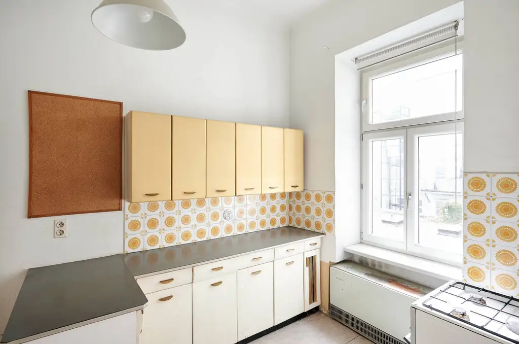 Sie suchen eine Altbauwohnung mit Potenzial in ausgezeichneter Lage?