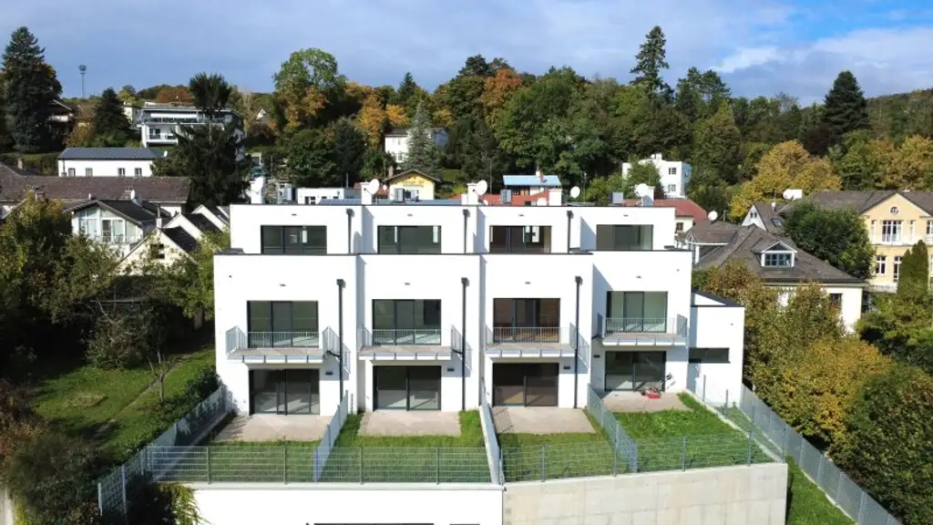 LEBENSQUALITÄT MIT AUSSICHT - EXKLUSIVES TOWNHAUS AUF EIGENGRUND IN WEIDLING – NATURNAHES WOHNEN MIT STIL