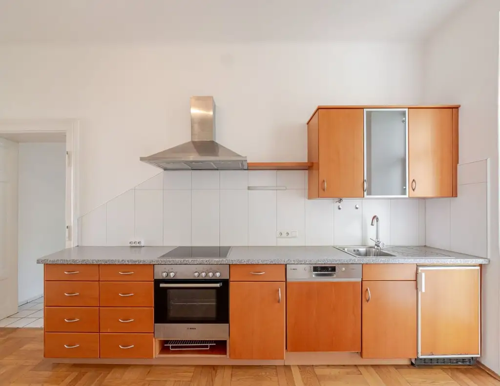Charmante Altbauwohnung in Top-Innenstadtlage am Augarten mit großem Balkon