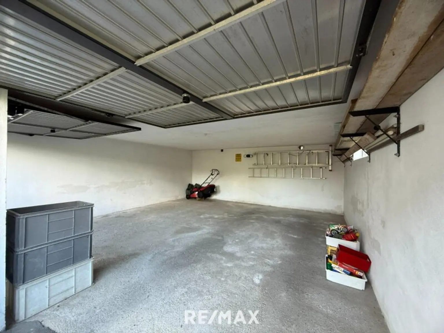 *** Gemeinschaftsprojekt oder Investment? Zwei Häuser, sechs Stellplätze, großes Grundstück in Toplage! ***