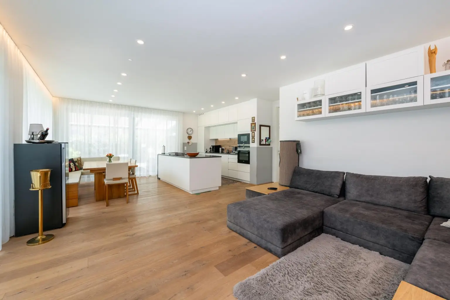 Wohnzimmer mit Küche