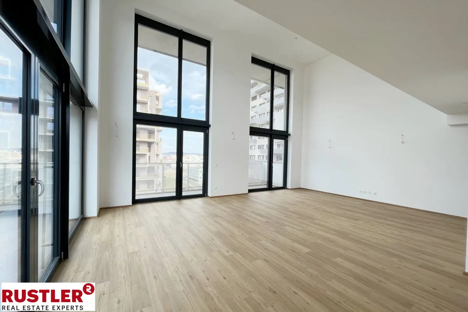 Der nächste Level für Ihr Business: Hochwertige Bürofläche mit Galerie und Aussicht