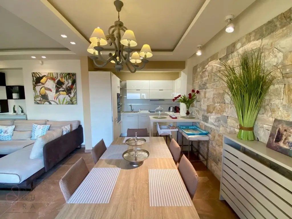 Pefkochori – Stilvolle Maisonette auf großem Grundstück nur wenige Schritte vom Strand