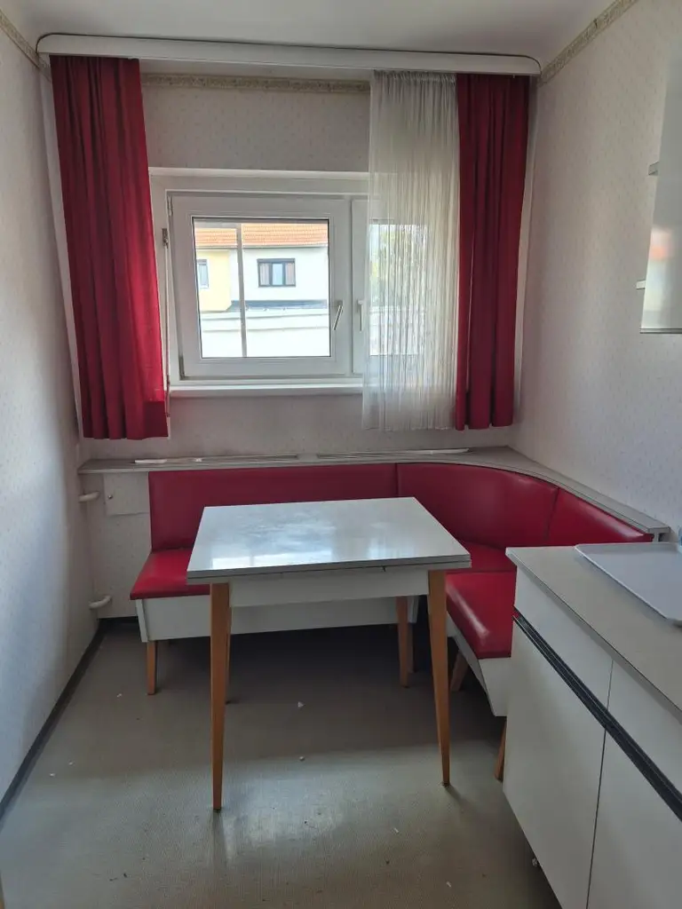 Renovierungsbedürftiges Mittelreihenhaus