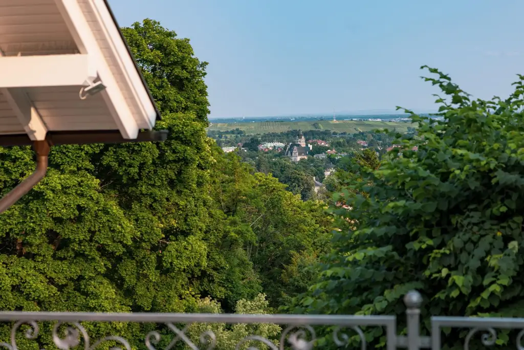 Luxuriöse Villa mit Panoramablick, Swimmingpool und großem Garten in Baden bei Wien