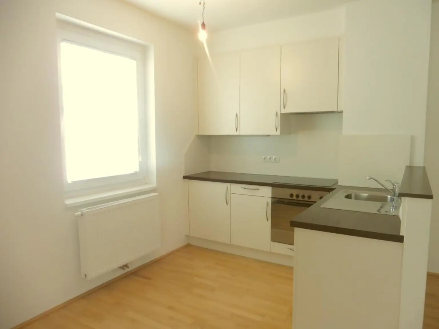 Ruhige Neubauwohnung - modern ausgestattet - großer Balkon - Nähe U4