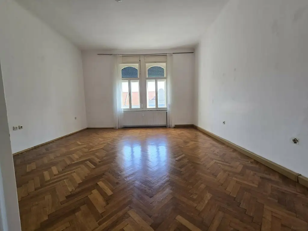 Wunderschöne Altbauwohnung mit Blick ins Grüne!