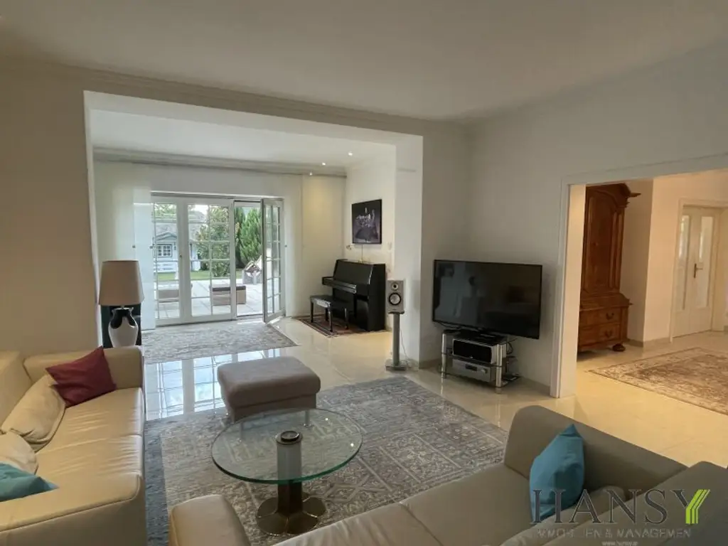 Traum Stilvilla in Tribuswinkel: Modernisiert mit Garten, Garage & 5 Zimmern!