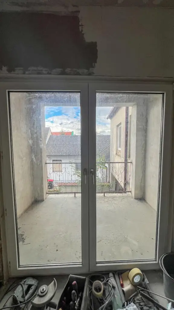 Einfamilienhaus mit großem Grundstück und Nebengebäuden