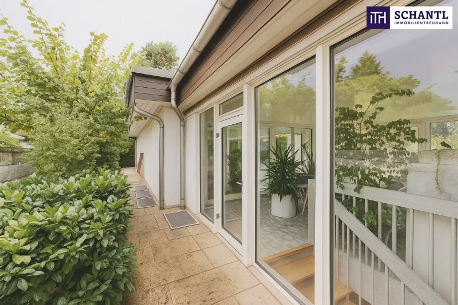 Traumhafter Bungalow mit Indoor-Pool, Weinkeller & großem Garten auf Eigengrund