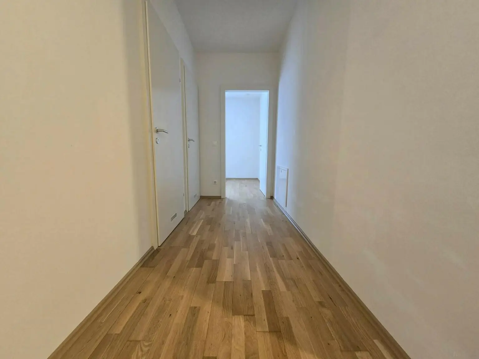 Wunderschöne Wohnung mit Balkon und TG - Hofseite!