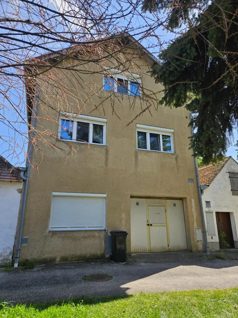 Straßenansicht hinten Garage und Keller (3)