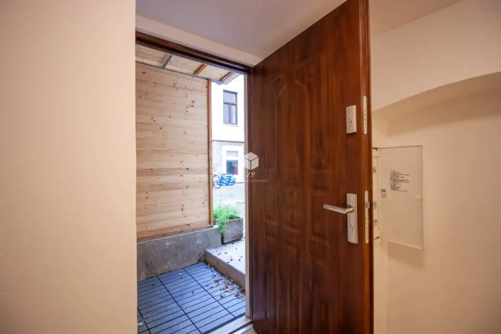 URBAN-HIDEAWAY: Teilrenovierte Souterrain - Werkstatt in Hoflage mit Gewölbedecke – Nähe Meiselmarkt