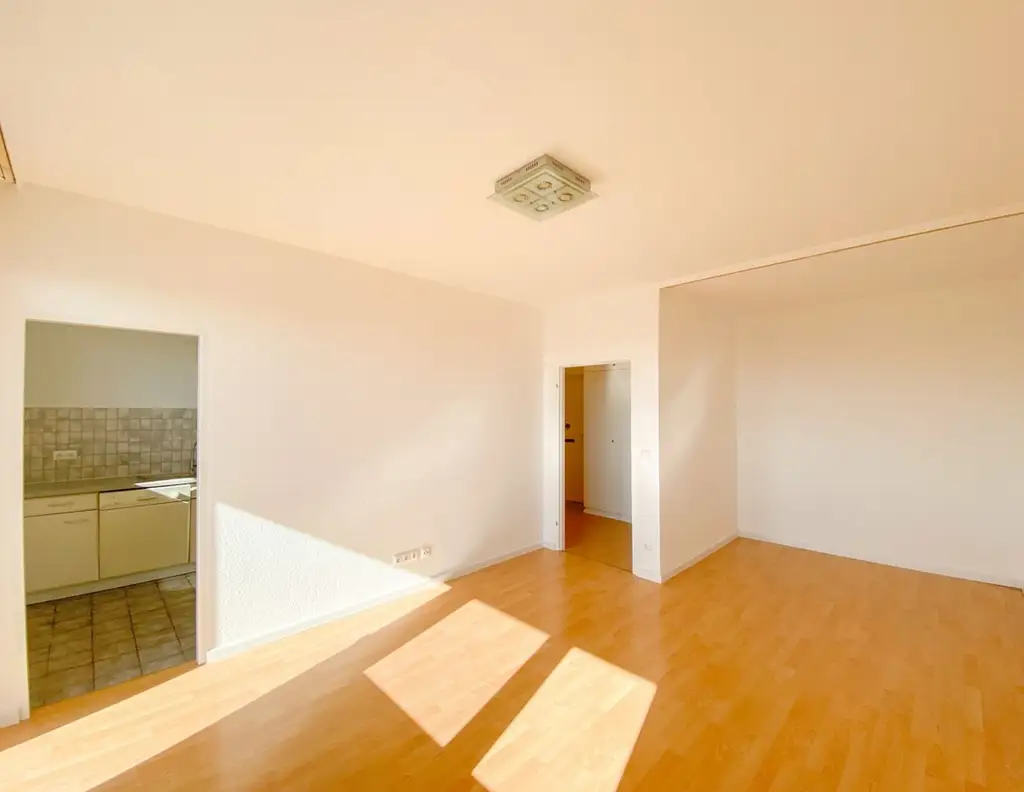 Charmante Loggiawohnung mit Fernblick und Top-Lage nahe der Shopping City Süd