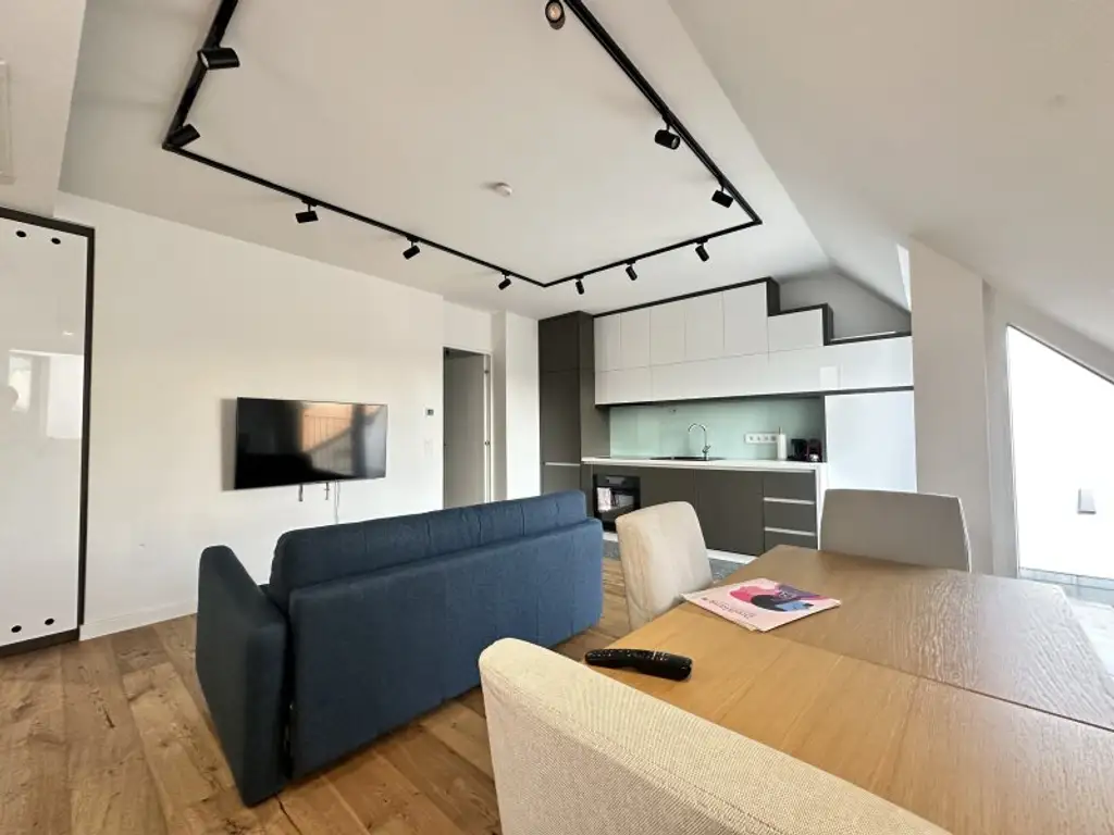 MÖBLIERTE WOHNUNG MIT DACHTERRASSE - MODERNSTE AUSSTATTUNG
