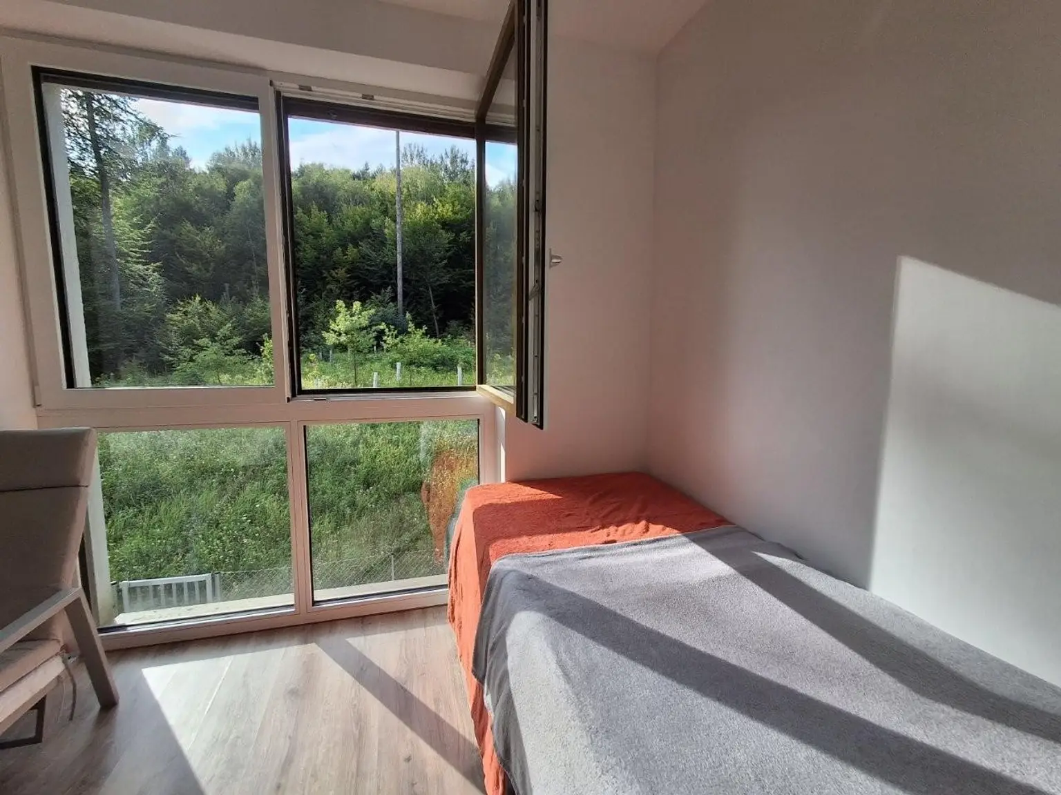 "Waldblick - Single-Balkonwohnung am Riederberg mit Parkplatz"